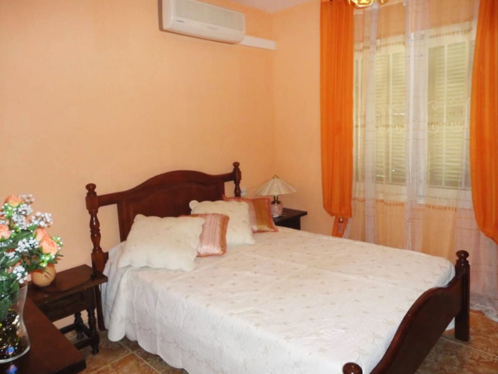 Well-appointed, 4-bedroom House In Alcudia With A Furnished Terrace An Apartamento *