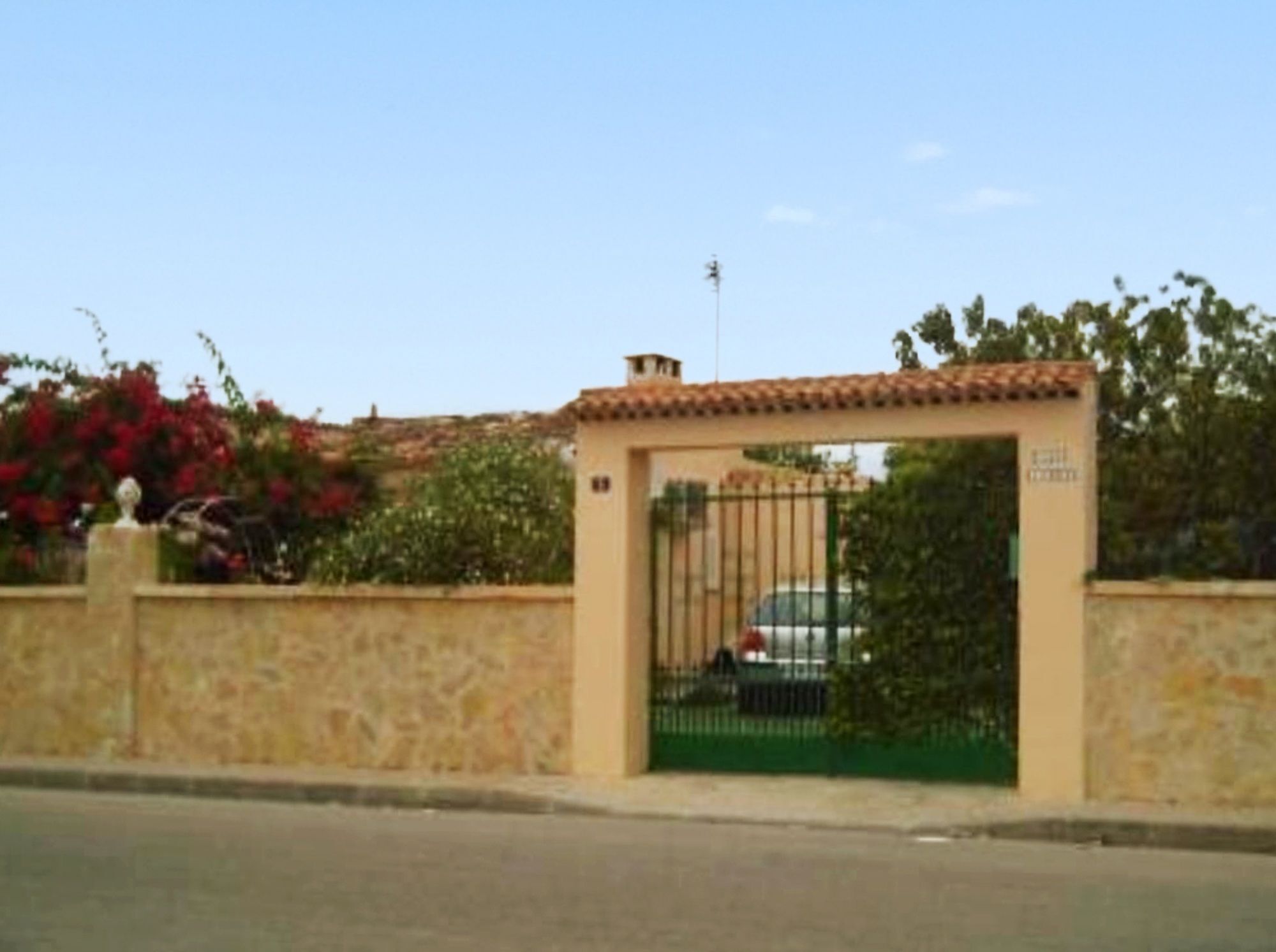 Well-appointed, 4-bedroom House In Alcudia With A Furnished Terrace An *